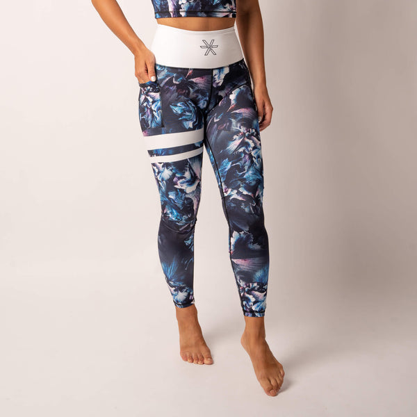 Blue printed tights with high compression  and hold-in effect for active women fra BARA Sportswear